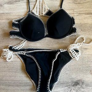 Victoria's Secret bikini bottom black swimsuit w/heavily padded top